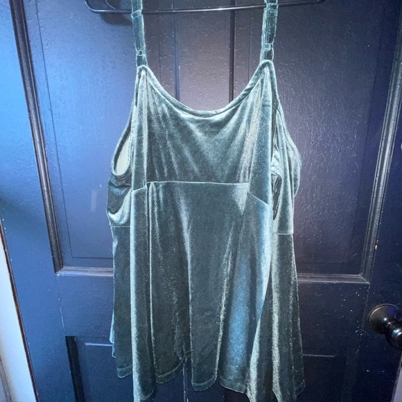 Torrid Emerald Green Velvet Blouse ~ 2x - Picture 10 of 10